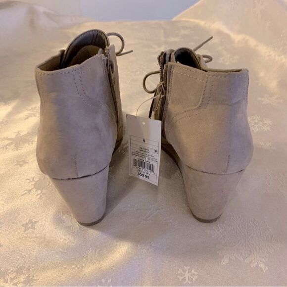 Universal Thread Wedge Ankle Boots Tan Side Zip Sz 9 NWT not worn Gorgeous - Picture 3 of 6